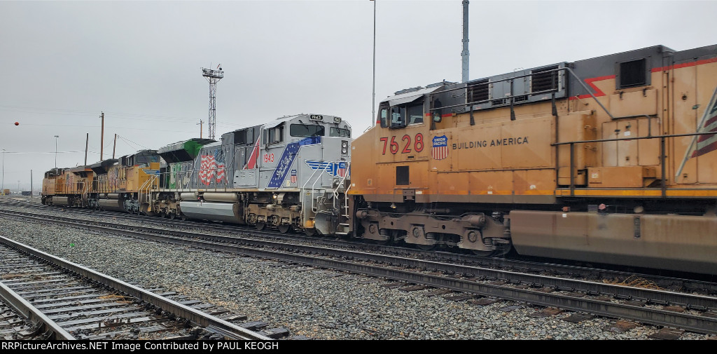 UP 1943 Heads Towards The Ice House Yard with UP 5727 Ahead of Her in This 10 Locomotive Consist after Spending The Night:)))